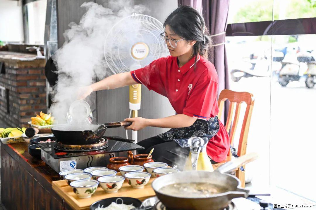 全网追的“扁担女孩”，找了一份暑假工，时薪12元 - 兰州生活资讯 - 兰州28生活网 lz.28life.com